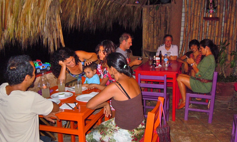 Cenando en La Mora